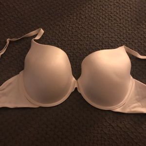 34DD Victoria Secret bra